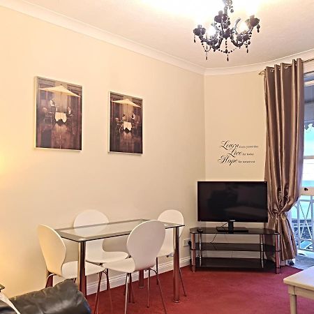 דירות טיינמאות' Flat 4, Den House מראה חיצוני תמונה
