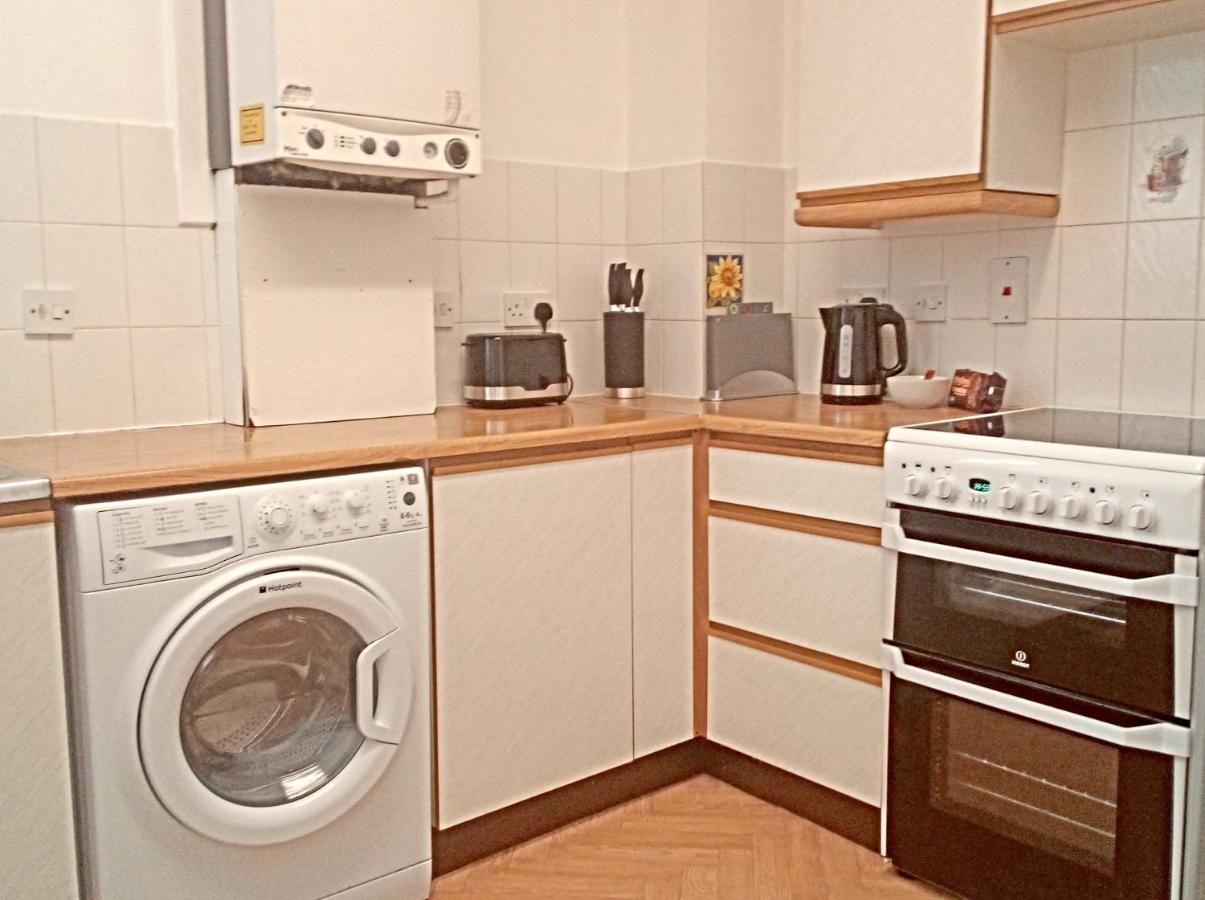 דירות טיינמאות' Flat 4, Den House מראה חיצוני תמונה